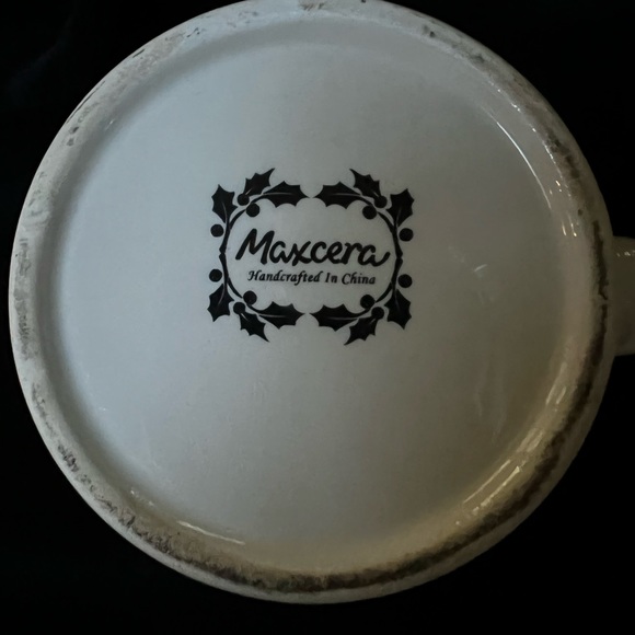 Maxcerna Holiday Coffee Mug, Snowman Family - Picture 5 of 7